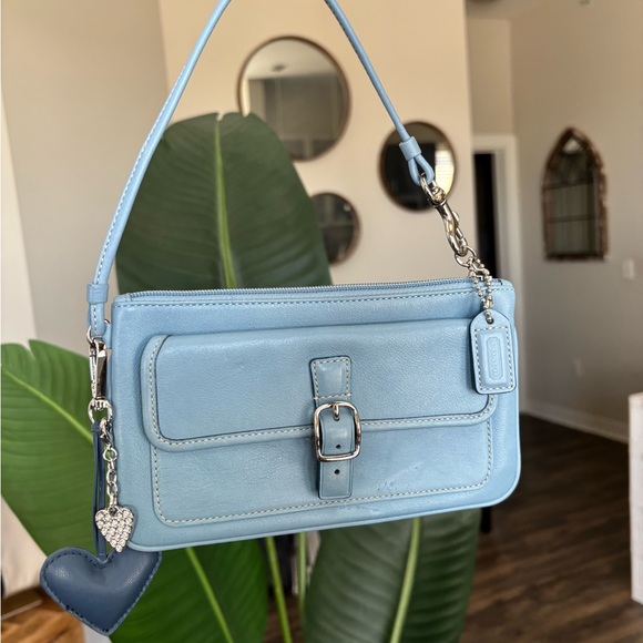 Coach Handbags - 🩵VTG COACH Hamptons Leather Lrg Skinny Wristlet🩵